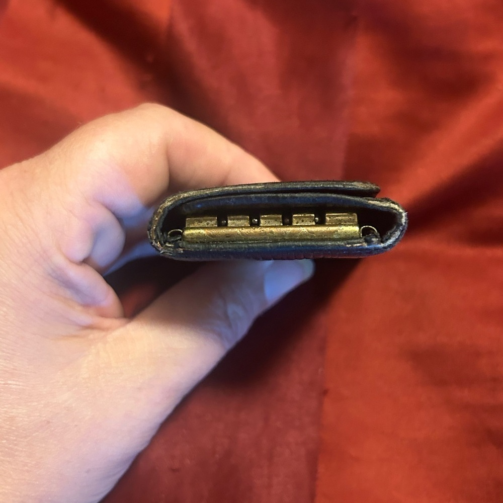 Louis Vuitton epi Black key holder - Picture 4 of 11